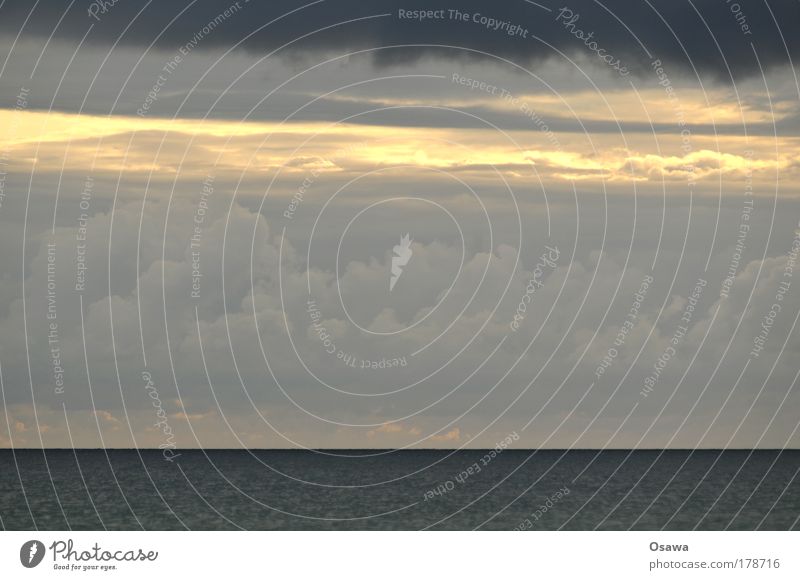 Wetter Wolken Regen dunkel Himmel Himmel (Jenseits) blau grau schwarz schlechtes Wetter Wasser Meer See Wellengang Ostsee Nordsee Querformat Außenaufnahme