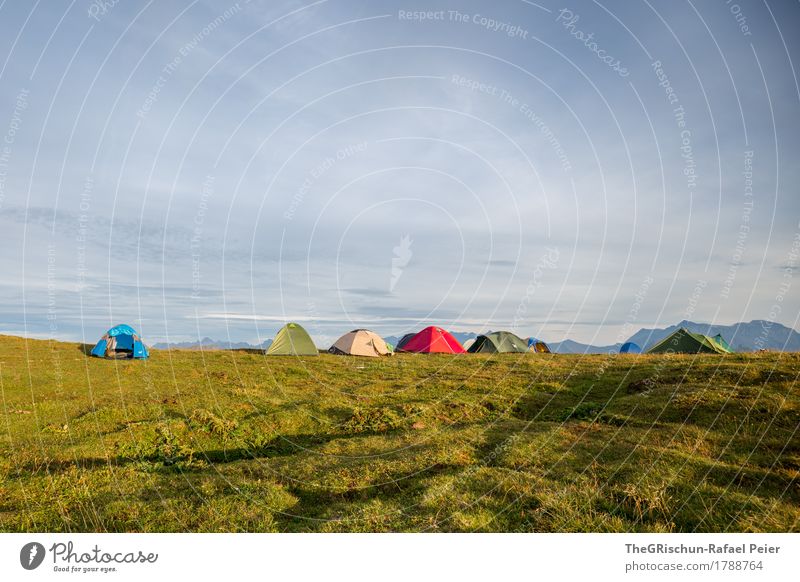 Zelt Umwelt Natur Landschaft blau braun grau grün rot Außenaufnahme Unterkunft schlafen Berge u. Gebirge Wolken Gras Aussicht Panorama (Aussicht) Zeltlager