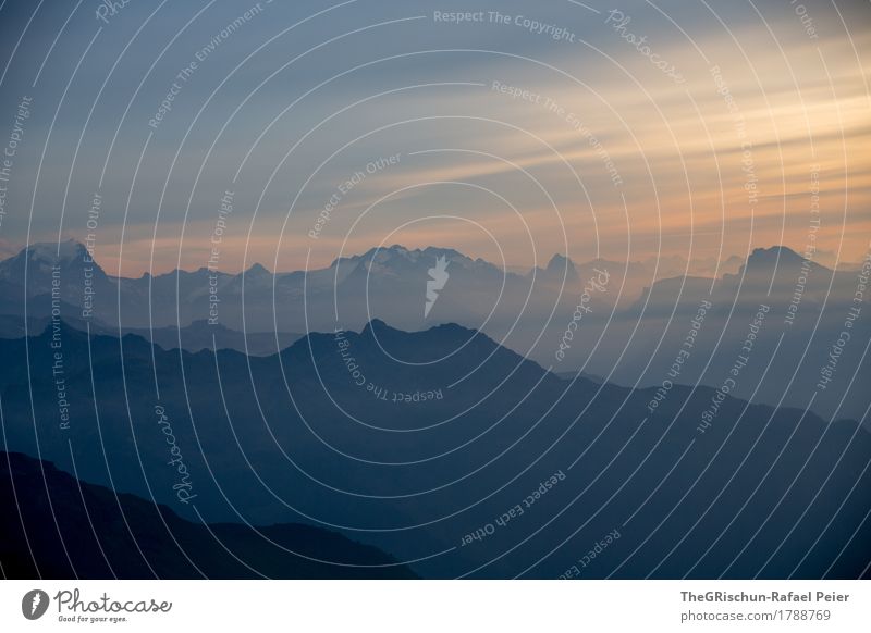 Lichtstimmung Umwelt Natur Landschaft blau grau rosa schwarz silber weiß Außenaufnahme Schweiz wandern Bergsteigen Stimmung Silhouette Bergkette Bergkamm