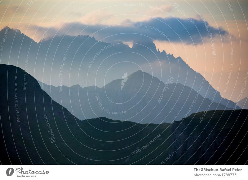 Schattenspiel Umwelt Natur Landschaft blau grau rosa schwarz silber weiß Berge u. Gebirge Wolken Außenaufnahme Bergkamm Silhouette Stimmung Licht Schweiz Alpen