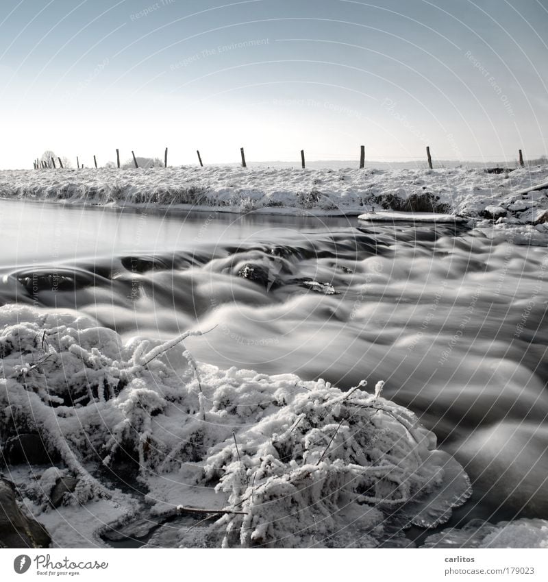 [drück] Mag ich nicht [/drück] Gedeckte Farben Langzeitbelichtung Bewegungsunschärfe Weitwinkel Winter Wasser Eis Frost Flussufer Erholung frieren ästhetisch