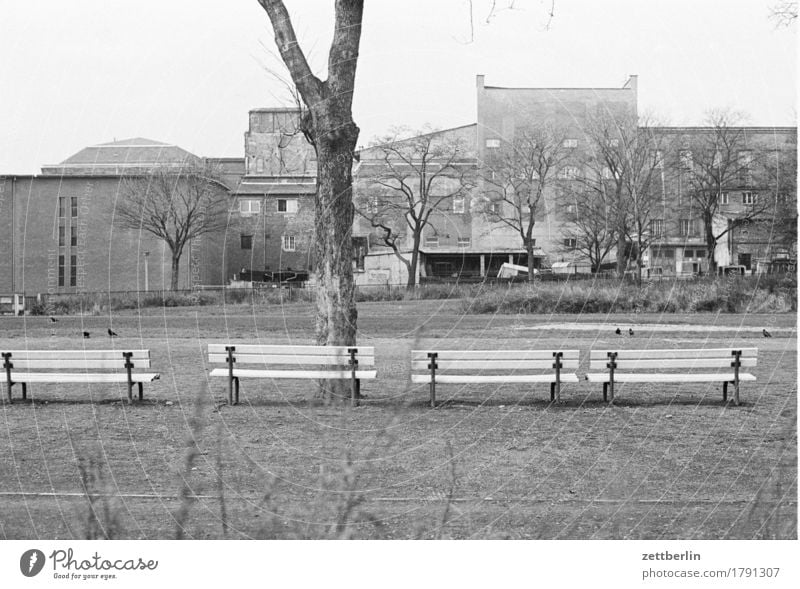 Lichtenberg, 1985 Straße Menschenleer trist Stadt Hauptstadt Berlin Gebäude Industrie Industriefotografie Industrieanlage Fabrik Schwarzweißfoto Vergangenheit