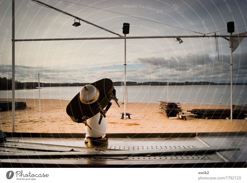 Alte Schankstelle Umwelt Natur Landschaft Wasser Himmel Wolken Horizont Schönes Wetter Seeufer Strand Strandbar Theke Zapfhahn Metall Kunststoff alt Idylle