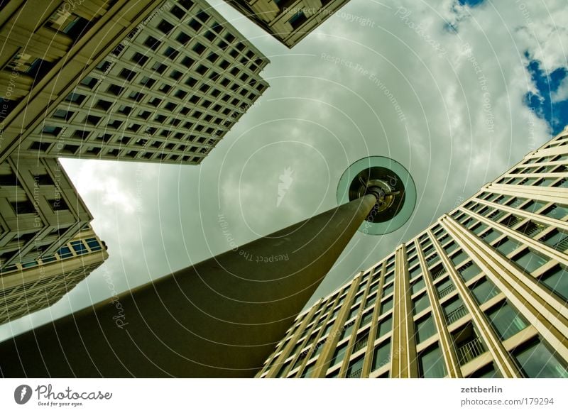 Potsdamer Platz Berlin Fassade Fenster Fensterfront Froschperspektive Haus Himmel Hotel Sommer Wolken Laterne Hochhaus beisheim center