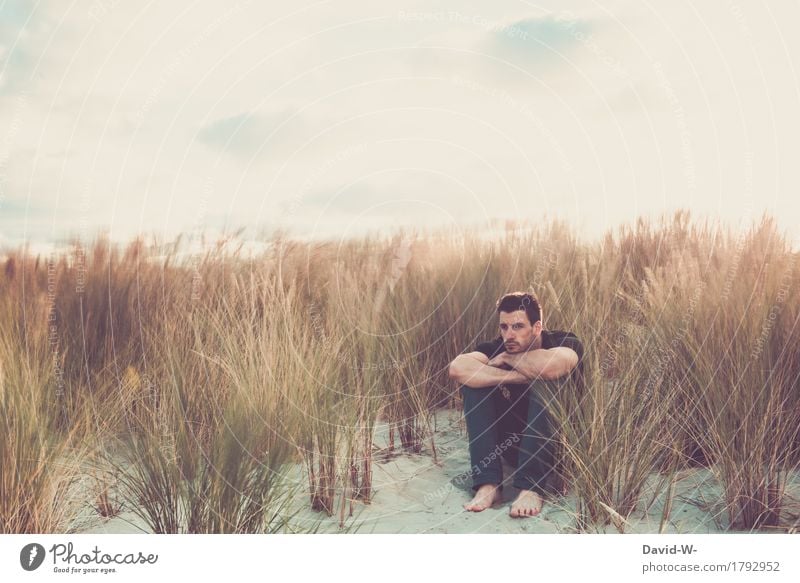 Langzeitbelichtung in den Dünen maskulin Junger Mann Jugendliche Erwachsene Leben 1 Mensch Umwelt Natur Landschaft Sand Strand Nordsee Ostsee träumen ernst