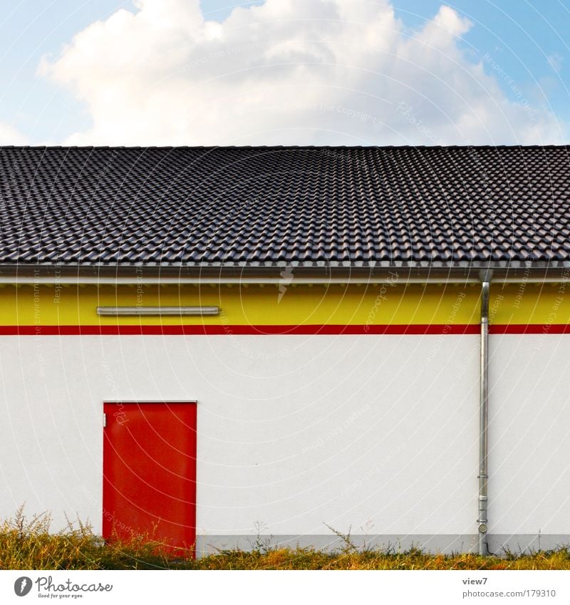 Ausgangstür Farbfoto mehrfarbig Außenaufnahme Detailaufnahme Menschenleer Textfreiraum rechts Textfreiraum unten Licht Starke Tiefenschärfe Zentralperspektive