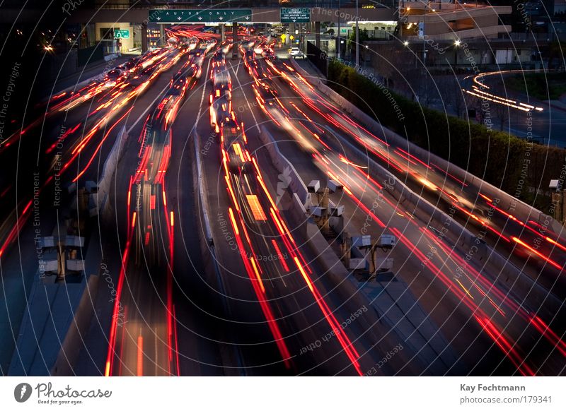 grenze Verkehrsmittel Verkehrswege Straßenverkehr Autofahren PKW Kontrolle Mobilität Mexiko Tijuana Grenzübergang Grenzgebiet Grenze Farbfoto Außenaufnahme