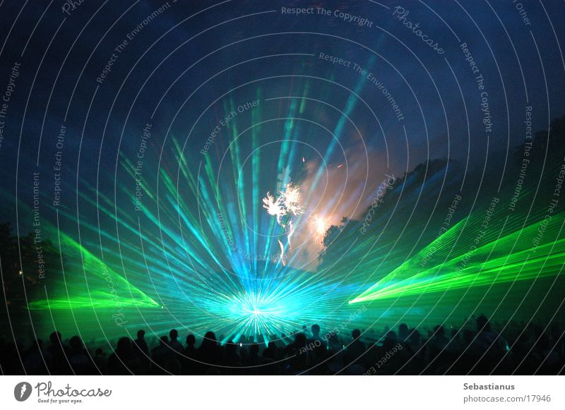 Lasershow Courage 2004 Mut Menschenmenge Freizeit & Hobby Musikfestival Feuerwerk Licht