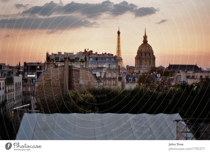 Abenddämmerung Ferien & Urlaub & Reisen Tourismus Ausflug Ferne Architektur Kultur Paris bevölkert Haus Dach Schornstein Stadt Leben Aussicht Fensterblick