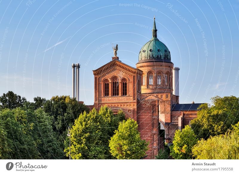 St. Michael Kirche, Berlin Kreuzberg Ferien & Urlaub & Reisen Tourismus Sightseeing Städtereise Sommer Wolkenloser Himmel Frühling Schönes Wetter Baum Park