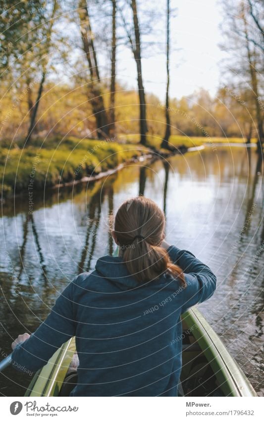 paddeln Mensch feminin Junge Frau Jugendliche 1 18-30 Jahre Erwachsene Umwelt Natur Landschaft Wasser See Fluss nass Spree Paddeln Zopf Wasserfahrzeug