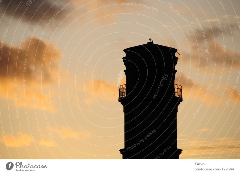 Old Lighthouse Farbfoto Außenaufnahme Menschenleer Textfreiraum links Abend Dämmerung Licht Kontrast Silhouette Sonnenaufgang Sonnenuntergang Himmel Wolken