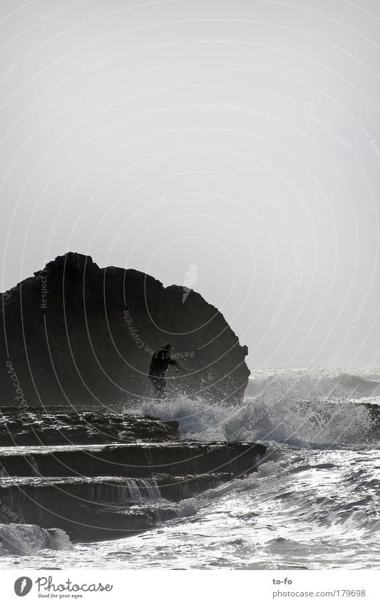 Angler Gedeckte Farben Außenaufnahme Tag Silhouette Freizeit & Hobby Angeln Tourismus Strand Meer Wellen Mensch maskulin Mann Erwachsene 1 Natur Landschaft