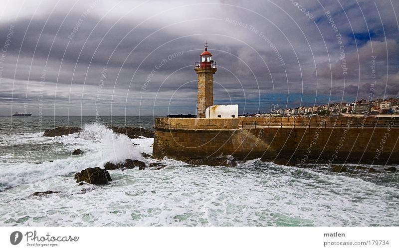 Wetterwechsel Luft Wasser Himmel Wolken Horizont Sommer Schönes Wetter schlechtes Wetter Unwetter Sturm Wellen Küste Meer Atlantik Leuchtturm