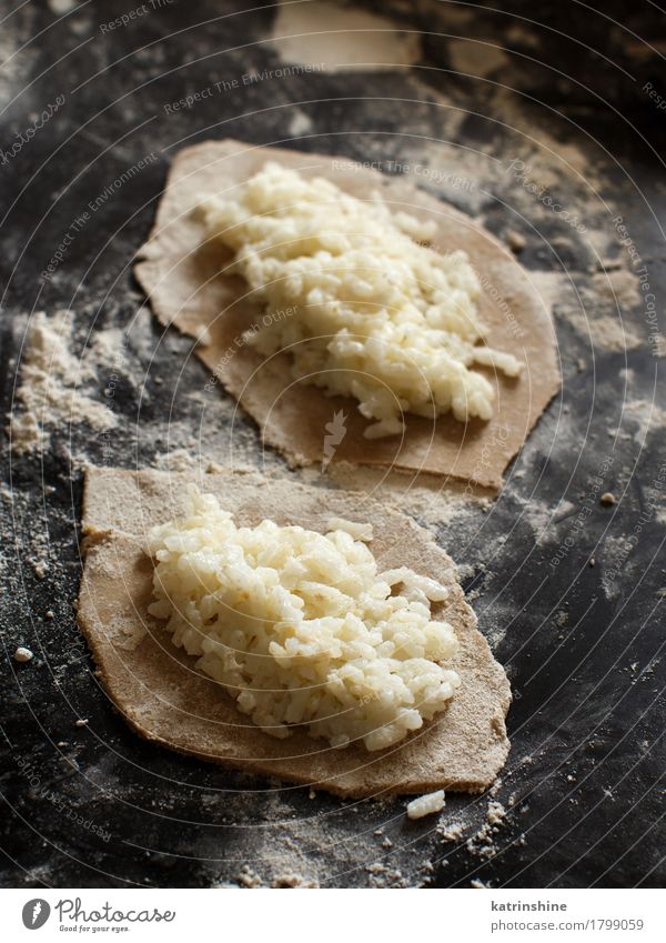 Traditionelle Karelische Pasteten Getreide Teigwaren Backwaren Brot Frühstück Tisch weiß backen Essen zubereiten Europäer Finnland Finnisch Lebensmittel