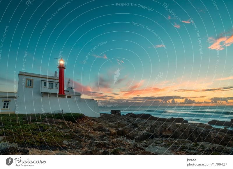 Farol do Cabo Raso Ferien & Urlaub & Reisen Sommerurlaub Himmel Wolken Felsen Meer Haus Leuchtturm historisch maritim retro blau orange rosa rot schwarz weiß