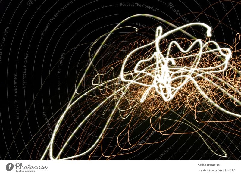 Sinnlos #5 Langzeitbelichtung weiß rot schwarz Herz Lichterschlauch Lichtstreifen