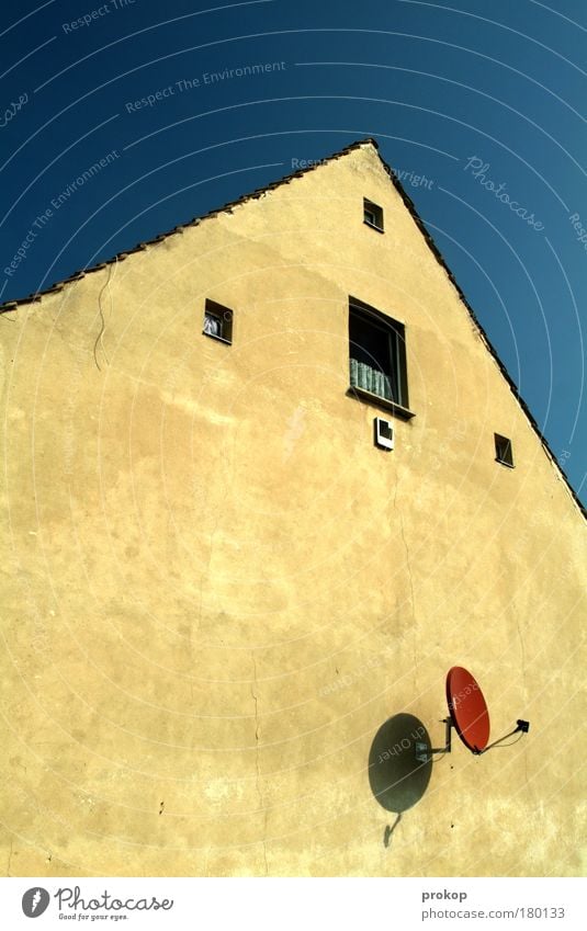 Grundbedürfnisse befriedigt Farbfoto Außenaufnahme Menschenleer Tag Licht Schatten Weitwinkel Himmel Wolkenloser Himmel Sommer Schönes Wetter Altstadt Haus