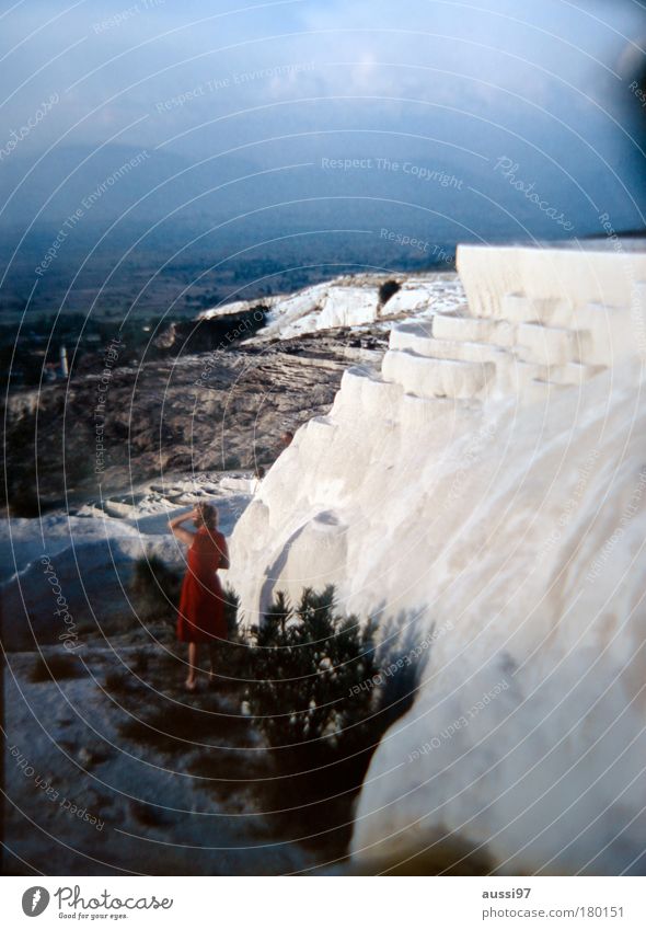 #9 Dream Unschärfe Blick nach vorn Felsen Kleid träumen rot Kreidefelsen terassenförmig Alptraum schweifen getrocknet vertrocknet liquid