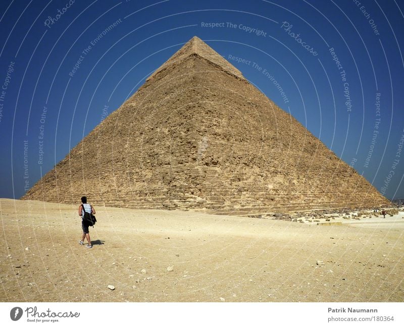 Touristenwunder Farbfoto Außenaufnahme Textfreiraum unten Weitwinkel maskulin 1 Mensch Landschaft Sand Himmel Wolkenloser Himmel Sonne Sommer Schönes Wetter