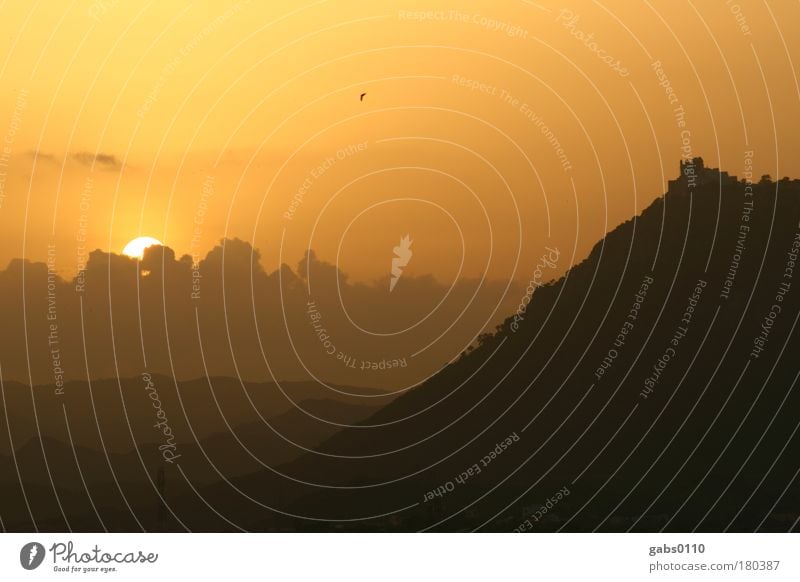 Udaipur Sunset Farbfoto Außenaufnahme Menschenleer Textfreiraum oben Dämmerung Licht Schatten Kontrast Silhouette Sonnenlicht Sonnenstrahlen Sonnenaufgang