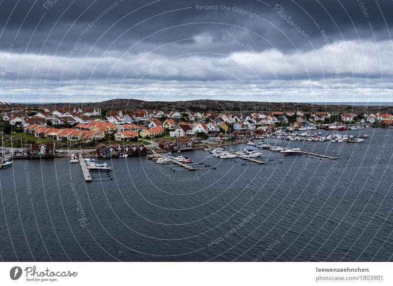 Unter den Wolken Angeln Ferien & Urlaub & Reisen Tourismus Abenteuer Ferne Meer Wasser Himmel schlechtes Wetter Regen Kleinstadt Hafenstadt bevölkert Haus