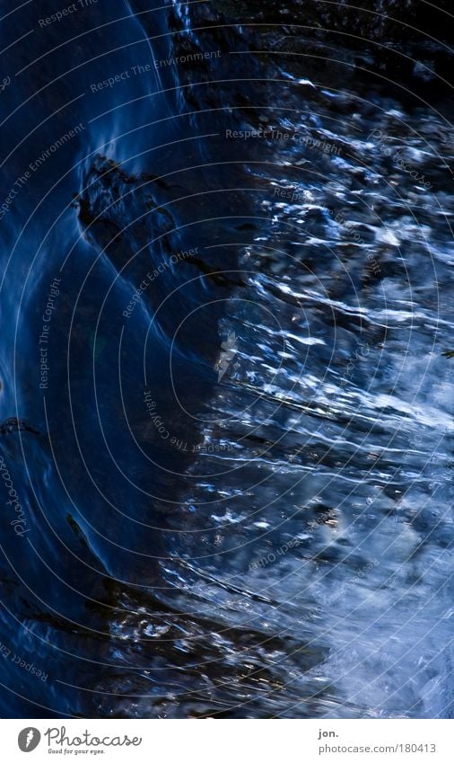 Wasserfall Farbfoto Außenaufnahme Menschenleer Tag Abend Licht Umwelt Natur Urelemente Wassertropfen Sommer Herbst Winter Regen Teich See Fluss außergewöhnlich