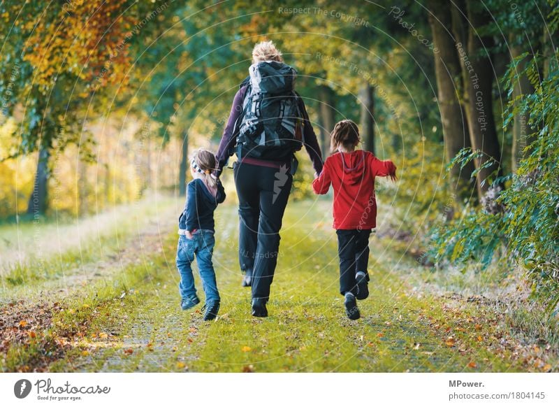 mal raus! Freude Glück Freizeit & Hobby Kinderspiel Mensch feminin Eltern Erwachsene Mutter Familie & Verwandtschaft Kindheit Leben Körper 3 3-8 Jahre