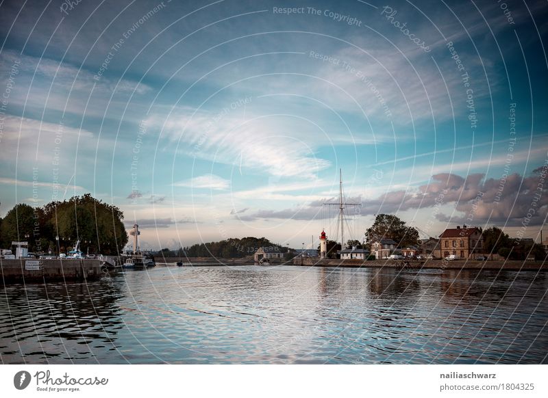 Hafen in Honfleur Himmel Meer Normandie Frankreich Kleinstadt Stadt Hafenstadt Menschenleer Leuchtturm Architektur Sehenswürdigkeit Ferne Unendlichkeit