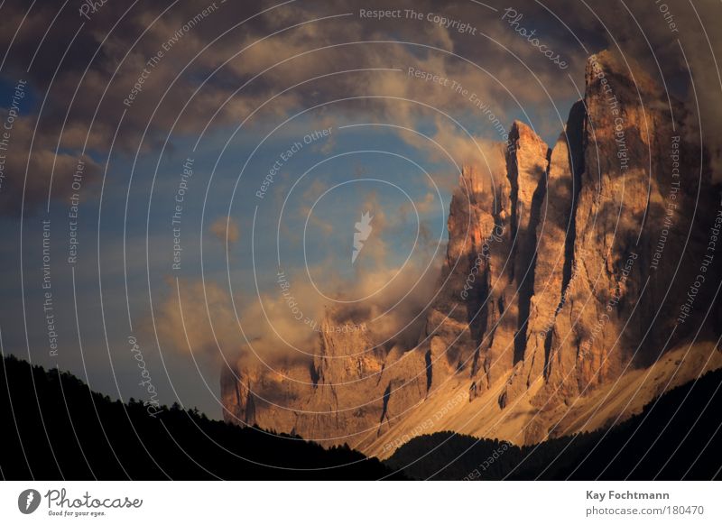 ° Landschaft Himmel Wolken Sommer Berge u. Gebirge Dolomiten Ferien & Urlaub & Reisen Farbfoto Außenaufnahme Menschenleer Abend Dämmerung Licht Schatten