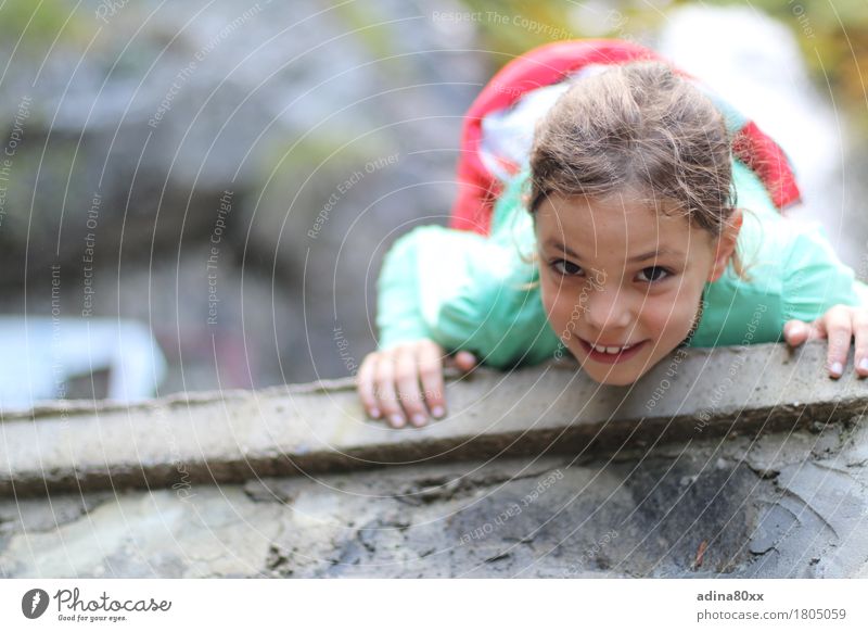 Ich kann das! Freizeit & Hobby Spielen Ausflug Abenteuer Kindererziehung Mädchen Natur laufen Blick Sport frei Fröhlichkeit Glück hoch Neugier sportlich Freude