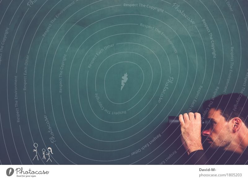 Spion sucht mit Fernglas nach Menschen Mann spionieren Spionage Personen Blick beobachten Junger Mann Neugier Voyeurismus gläsern durchsichtig Beobachtung