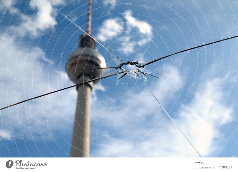 Foto Titel (zwei) Farbfoto Sightseeing Glaser Gebäudereiniger Funkgewerbe Fernsehen Radio Berlin-Mitte Deutschland Europa Turm Wahrzeichen Berliner Fernsehturm