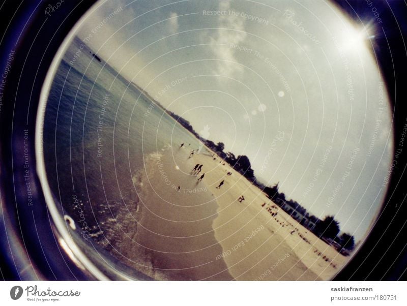 Ein Tag am Meer. Farbfoto Außenaufnahme Experiment Reflexion & Spiegelung Sonnenlicht Sonnenstrahlen Fischauge Schwimmen & Baden Ferien & Urlaub & Reisen