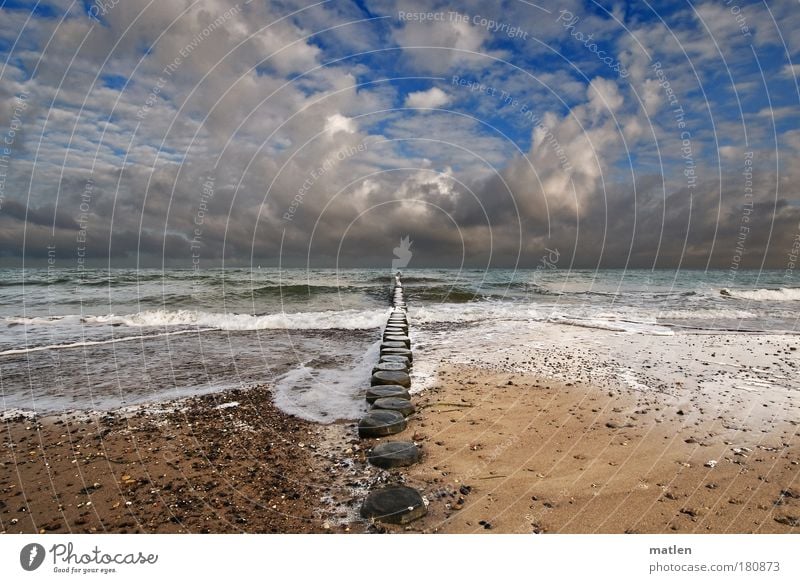 Ostmeer Landschaft Urelemente Luft Wasser Himmel Wolken Gewitterwolken Horizont Sonnenlicht Herbst Klima Klimawandel Wetter Schönes Wetter schlechtes Wetter