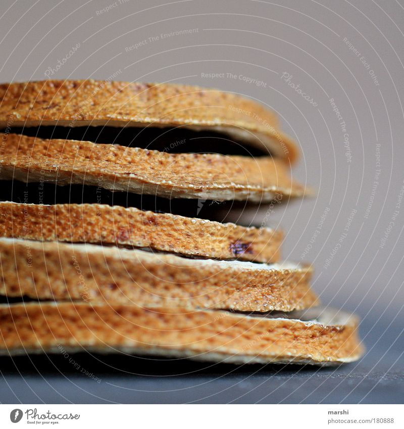 Burger ohne alles Farbfoto Nahaufnahme Detailaufnahme Unschärfe Lebensmittel Teigwaren Backwaren Brot Ernährung alt außergewöhnlich rund braun Orange