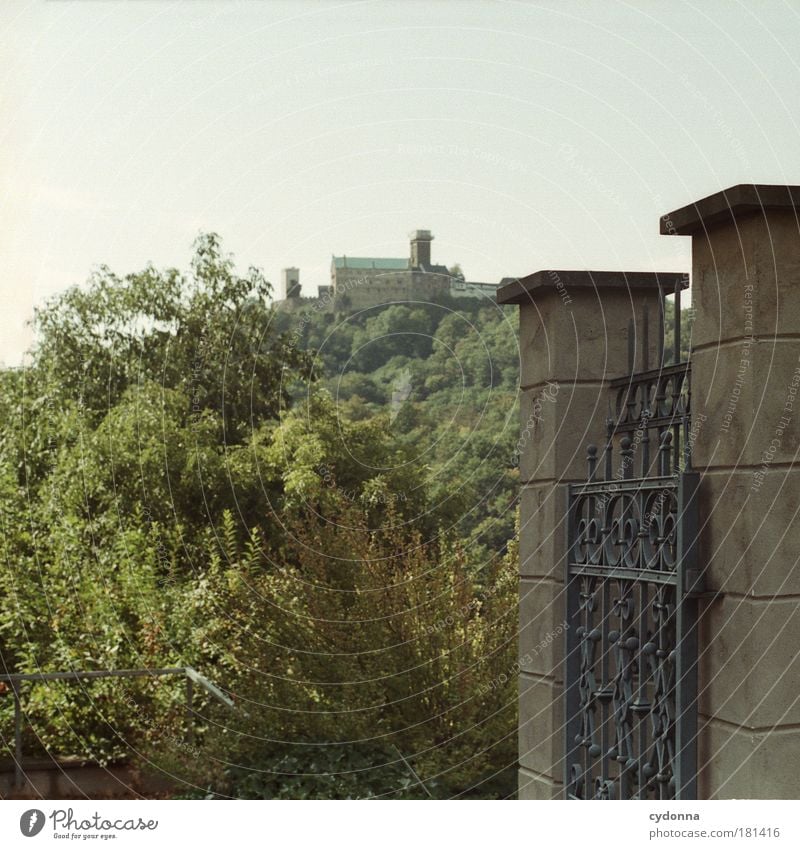 Wartburg Farbfoto Außenaufnahme Detailaufnahme Menschenleer Textfreiraum links Textfreiraum oben Tag Schatten Kontrast Schwache Tiefenschärfe Zentralperspektive