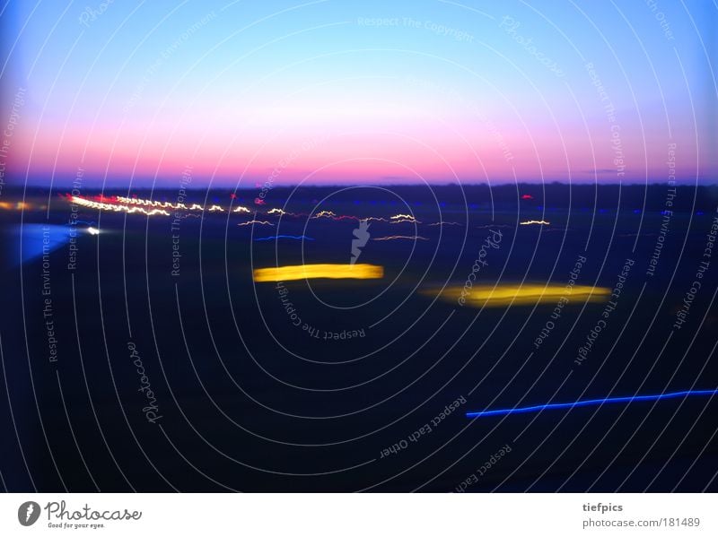 landing. mehrfarbig Textfreiraum oben Sonnenaufgang Sonnenuntergang Klima Klimawandel Wetter Luftverkehr Flugzeug Todesangst Ferien & Urlaub & Reisen fliegen