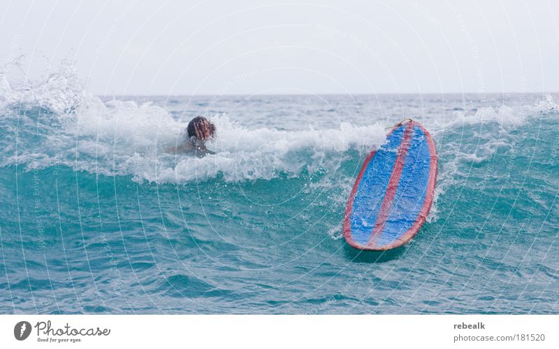 Dusche Farbfoto Außenaufnahme Textfreiraum oben Freude Freizeit & Hobby Sommer Sommerurlaub Meer Wellen Sport Wassersport Surfen Surfbrett Surfschule Kopf