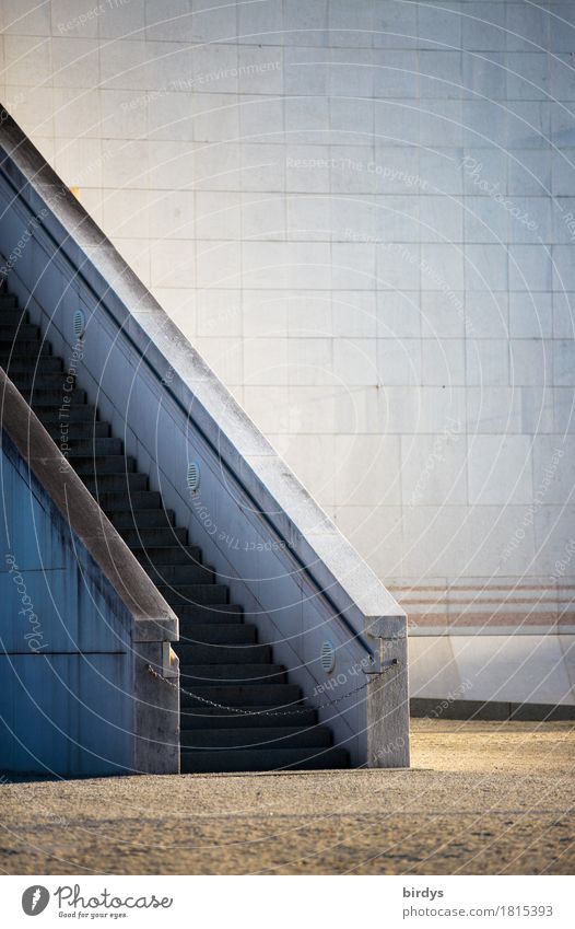 Karriereknick Bauwerk Mauer Wand Treppe Fassade Kette ästhetisch authentisch groß einzigartig Stadt Sicherheit Vorsicht ruhig Einsamkeit Hemmung Höhenangst