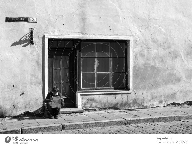 Tallinn Schwarzweißfoto Außenaufnahme Tag Kontrast Zentralperspektive Ferien & Urlaub & Reisen Ferne Sightseeing Städtereise Mensch maskulin Leben 1 Estland