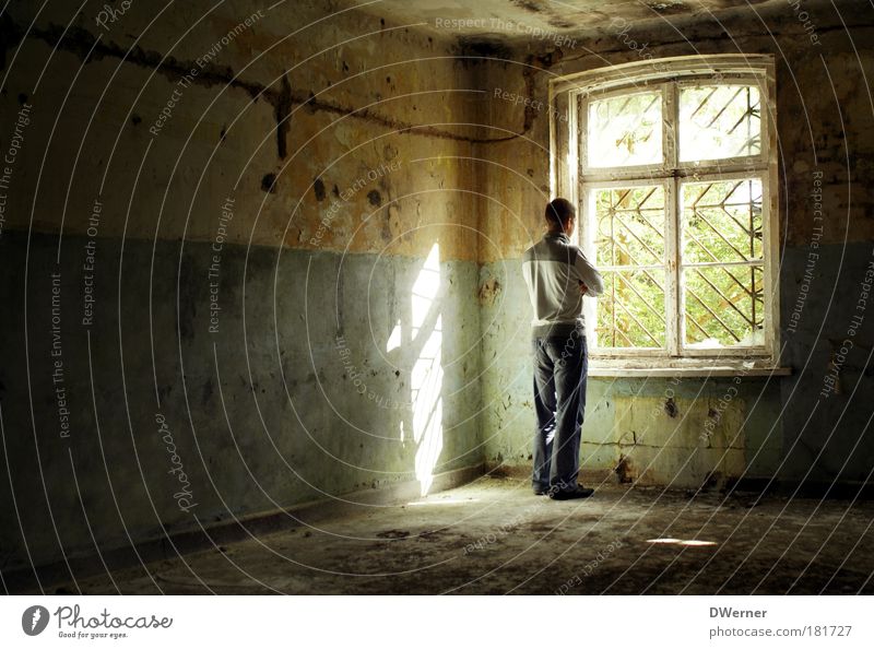 hinter Gittern III Häusliches Leben Wohnung Renovieren Umzug (Wohnungswechsel) Innenarchitektur Mensch maskulin 1 Theaterschauspiel Sonnenlicht Schönes Wetter