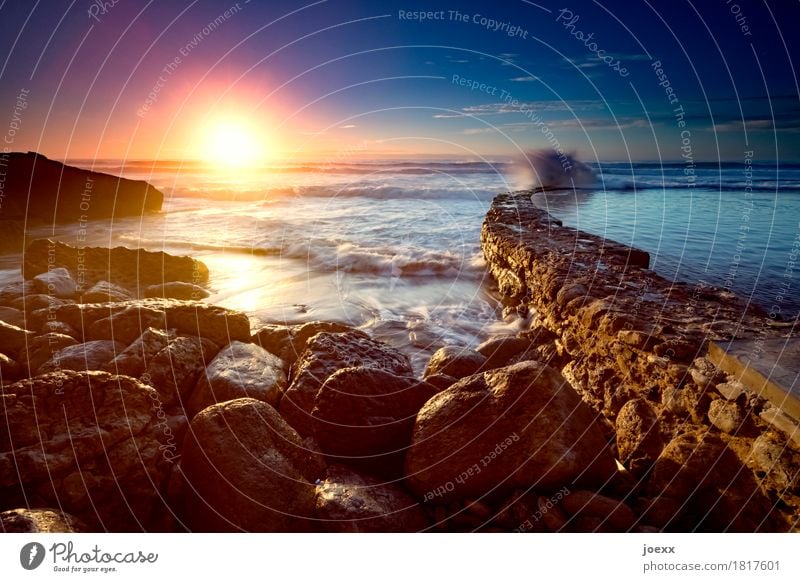 Tide Sommer Sommerurlaub Sonne Meer Wellen Gezeitenschwimmbad Natur Wasser Himmel Sonnenaufgang Sonnenuntergang Sonnenlicht Schönes Wetter Felsen Küste Portugal