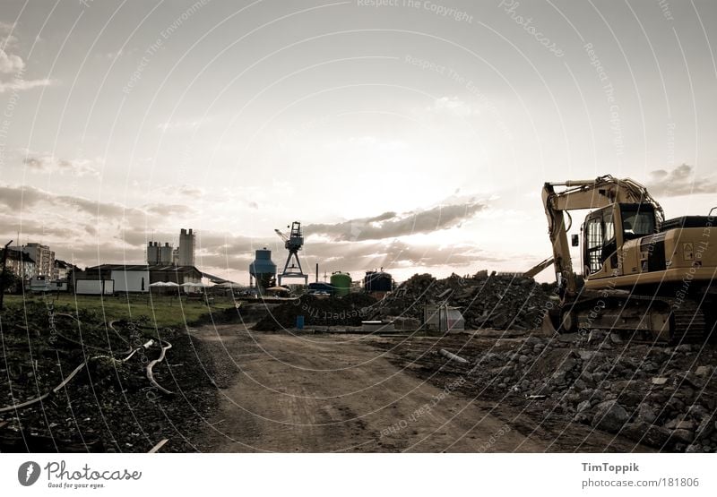 Baggern im Abendrot Zentralperspektive Panorama (Aussicht) Frankfurt am Main Hessen Stadtrand Menschenleer Industrieanlage Fabrik trist Baustelle