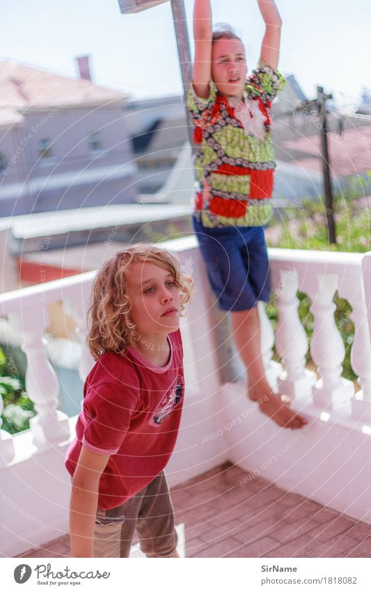 404 [weekend] Freizeit & Hobby Spielen Kinderspiel Häusliches Leben Balkon Junge Geschwister Kindheit Jugendliche 2 Mensch 8-13 Jahre Jugendkultur