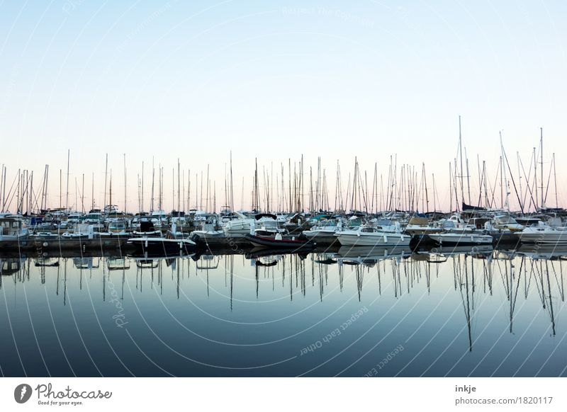 korsischer Hafen Meer Schifffahrt Fischerboot Sportboot Jacht Motorboot Segelboot Jachthafen maritim blau Mast ruhig Glätte Windstille horizontal Farbfoto