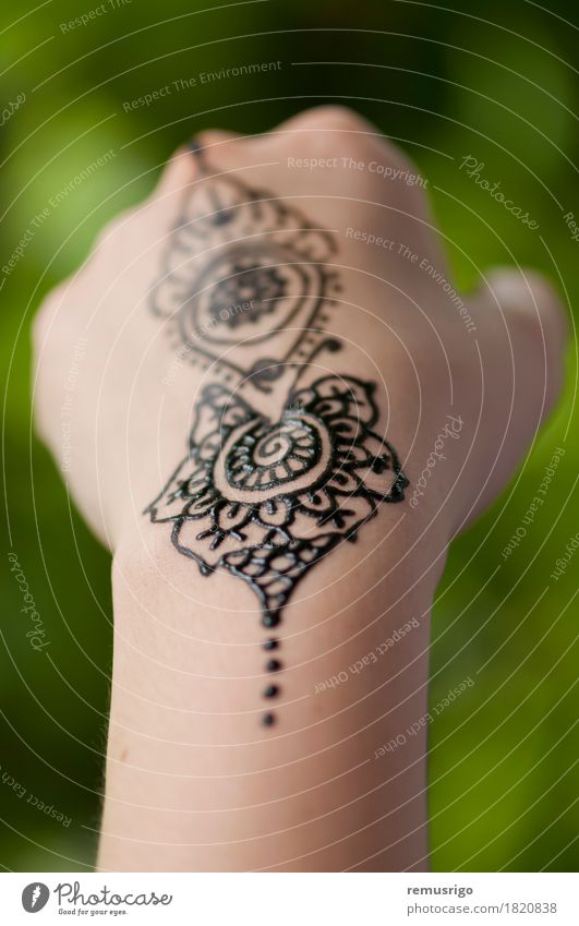 Henna Hand Tattoo Design Körper harmonisch Dekoration & Verzierung Feste & Feiern Hochzeit Frau Erwachsene Finger Kunst Kultur rot schwarz Tradition Arabien