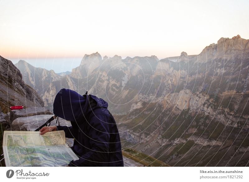 Pläne schmieden Ferien & Urlaub & Reisen Ausflug Abenteuer Ferne Berge u. Gebirge wandern Klettern Bergsteigen maskulin androgyn Mann Erwachsene Leben 1 Mensch