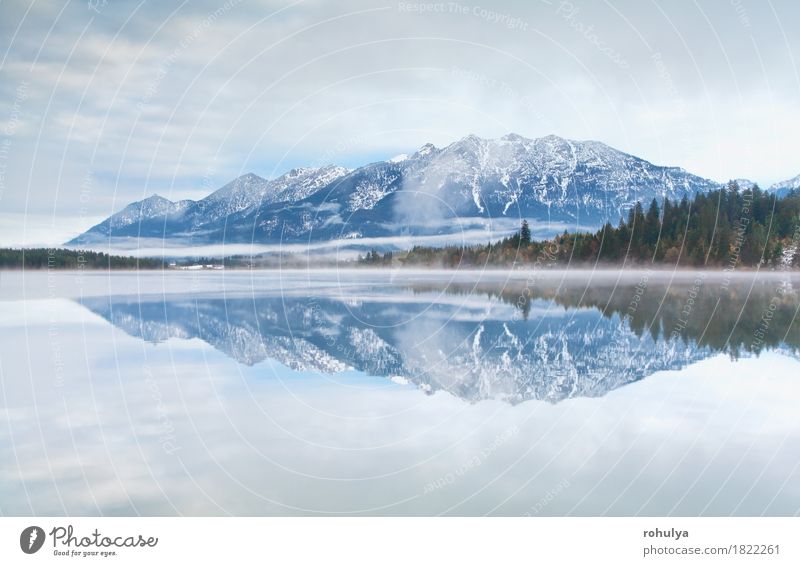 Gebirgszug reflektierte sich im Barmsee See, Deutschland Berge u. Gebirge Natur Landschaft Himmel Wolken Herbst Nebel Alpen Gelassenheit Wasser Oberfläche