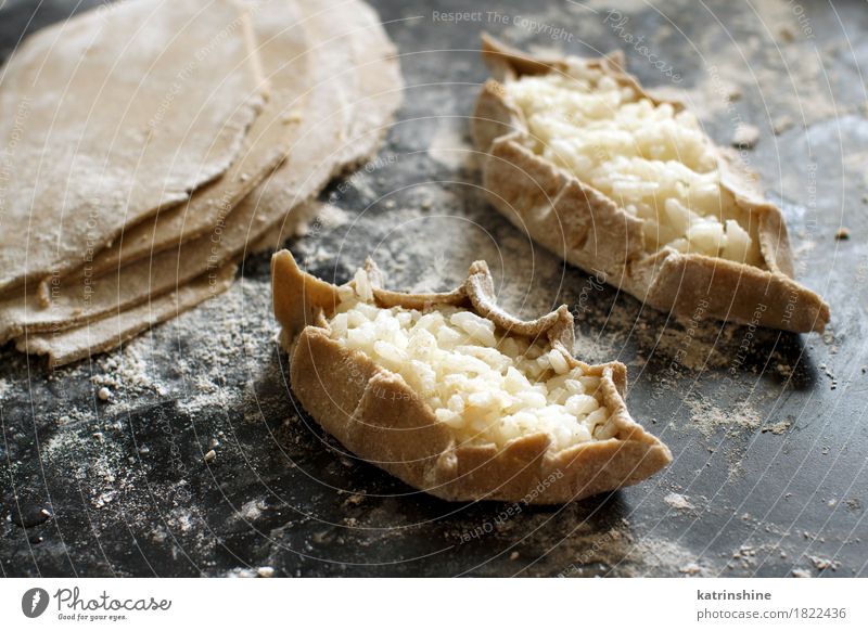 Traditionelle karelische Pasteten mit Reis Gemüse Teigwaren Backwaren Brot Frühstück Kultur weiß backen Essen zubereiten Europäer Finnland Finnisch Lebensmittel